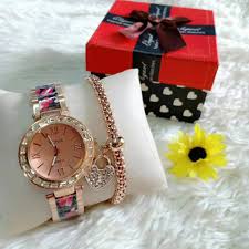 Brand asal negeri singapura ini menawarkan desain jam tangan yang beraneka ragam. Ready Stock Bonia Ladies Watch