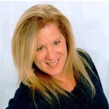 Ellen Dietrich's Instagram, Twitter & Facebook