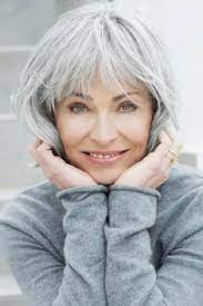 Stimulez la pousse de vos cheveux en massant votre cuir chevelu avec de l' huile de ricin ou de. 900 Idees De Cheveux Blancs En 2021 Cheveux Cheveux Blancs Coupe De Cheveux
