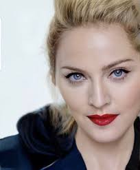 Un'installazione video mostrata in diversi formati, creata per celebrare la comunità lgbt+ e la libertà. Pin On Madonna