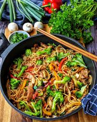 Asiapfanne Mit Nudeln Huhn Und Brokkoli Rezepte Mit Brokkoli Gesund Kochen Rezepte Gesunde Rezepte