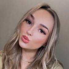 Lindsay Schmitt's Instagram, Twitter & Facebook