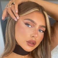 Alex Earley's Instagram, Twitter & Facebook