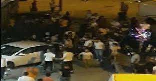 10.11.2021 · esenyurt'ta, ilçe belediyesine bağlı zabıta ekipleri ile kaldırımı işgal eden seyyar satıcılar arasında kavga çıktı. Son Dakika Esenyurt Ta Iki Grup Arasinda Silahli Kavga Takvim