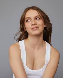 Maria Becerril's Instagram, Twitter & Facebook