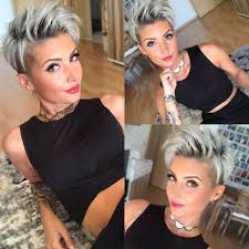 Vier farbkombinationen von undercut frauen. Kurzhaarfrisuren Fur Dunnes Haar Freche Pfiffige Top Frisuren