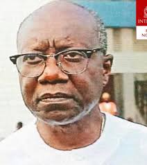 In fact, the mother Ken Ofori Atta himself portrayed at a youth forum,  ALLEGEDLY got married to Justice Anin Yeboah' FATHER. Ken & Anin Yeboah  therefore, grew together in the same BROKEN