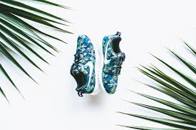 Entra elige tus roshe run floral print y vacila de estilo! Floral Nike Roshe Runs In Space Blue And Poison Green Sole Collector