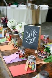 L Organisation D Un Mariage N Est Pas Une Mince Affaire Il Faut Gerer Les Invites La Deco Le Trait Table Des Enfants Mariage Deco Mariage Deco Table Mariage