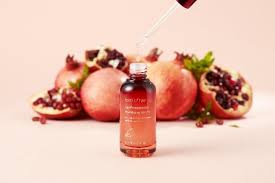 Manfaat buah delima bagi kesehatan jus segar tidak harus berwarna hijau atau penuh bayam agar sehat, misalnya adalnya adalah jus buah delima. Anti Aging Dan 5 Manfaat Lain Buah Delima Untuk Kulit Wajah Anda Cantik Tempo Co
