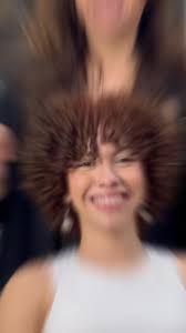 Pensas cambiarte de color? 🤎✨ No pongas tu cabello en cualquier mano., En  Sens somos especialistas en rizos y usamos coloración profesional sin  amoniaco para que luzcas increíble sin perder tu forma y ...