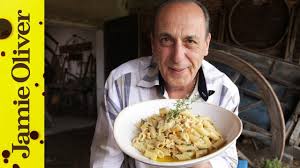 Jamie oliver's italian mentor gennaro contaldo cooks up a beautiful ravioli filled with ricotta, lemon and mint. Chicken Ragu Bianco Gennaro Contaldo Youtube