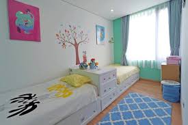 Meski harus mengeluarkan banyak uang, financial planner finansialku.com widya yuliarti mengatakan, sebaiknya kita tidak menggunakan dana pinjaman untuk merenovasi rumah. Tips Dan Trik Desain Kreatif Kamar Sempit Tanpa Lemari Halaman All Kompas Com