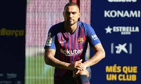 See your favorite tea shirts and compress shirts discounted & on sale. Barcelona Transfer News First Pics Of Boateng In Barca Shirt Did You Spot This Meeting Football Sport Express Co Uk