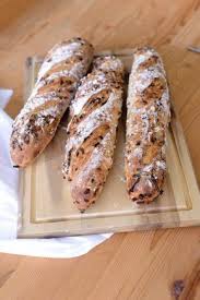 Baguettes Mit Speck Und Zwiebeln Rezept Franzosisch Kochen Rezept Brot Selber Backen Rezept Brot Backen Rezept Einfach Brot Backen Rezept
