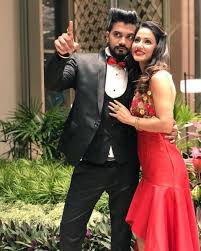 The two shared a few candid pictures on instagram and have also hinted at a surprise. Hina Khan I Will Get Married After A Couple Of Years Pinkvilla