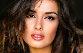 Interview with actress Vannessa Vasquez: plot and cast of the film 'about a  mess' Divorce Bait