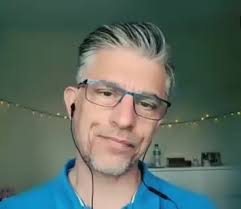 Hi everyone this won't be everyone's cup of tea but I love The Stylistics  and like to test out the falsetto once in a while. My version of Break up  to Make up. Released in 1972.