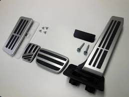 アクセルペダル カバー ボルト2本付き ブレーキペダルパッド フットブレーキペダルパッド フットレストパネル 固定プレート ネジ付き このアルミペダルは10系rc rc f 2016 に採用されているペダルです mark x 130系 でも装着可能 フット レクサス