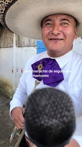 @German Jimenez con los maestros #mariachitecolutla  #mariachigutierrezzamora #diadetrabajo #yiaaa