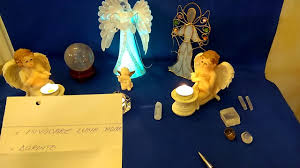 Luna nouă este faza lunii în timpul căreia luna, în revoluția sinodică, care durează 29,53 de zile, se află între pământ și soare. Ritual Luna Noua Terapeut Ann Louise Machedon Youtube