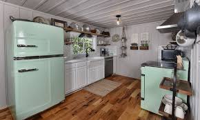 This 6 bedroom cabin has plenty of space for groups, as well as plenty of entertainment. Riverfront Gatlinburg Cabins On The River