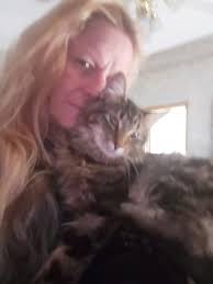 It took a few days for my snuggle bug to figure it out but now he thinks my  sling is his own personal prince perch 😁. Now if I can figure out