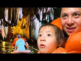 Diem and Dad were amazed by the mysterious beauty in the cave