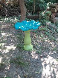 Pin By Stephanie Marshall Rowe On It S For The Birds Bird Bath Garden Bird Bath Diy Bird Bath