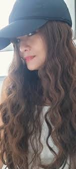 这顶棒球帽是我非常喜爱的其中一样的饰品。内層是我们妮芙露负离子床单的布料, 看起来好像很厚，可是绝对不热。(这可是在台湾加工的..) #NEFFUL  #negativeionclothing #baseballcap #black #longhairstyles