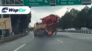 Pemandu lori dan bas terlatih juga bakal menjimatkan kos operasi kerana mereka mampu mengurangkan penggunaan bahan api, mengurangkan agensi kerajaan kelihatan akur dan tunduk kepada permintaan syarikat pengangkutan. 5 Sebab Kenapa Anda Patut Elak Memandu Di Sebelah Lori Wapcar