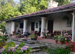 Dak Bungalow, India, c.1875— A solitary colonial rest house, one of thousands built across British India to serve the dak (postal) network. Constructed of brick and lime plaster with a high-pitched, tiled