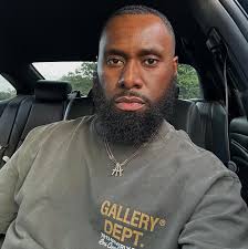 move like a king cause im the son of one.. big difference in where im at &  where i started from🧎🏾‍♂️