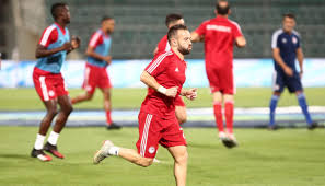 Το ποδόσφαιρο είναι ομαδικό άθλημα που παίζεται ανάμεσα σε δύο ομάδες των 11 παικτών με μία σφαιρική μπάλα. Olympiakos Ayta Einai Ta Noymera Twn Paiktwn Toy