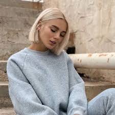 Carre Court Comment Coiffer Un Carre Court Lucette Carre Court Blond Coiffure Cheveux Carre Cheveux Courts Carre