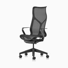 The sophisticated ergonomic design of the cosm office chair by studio 7.5 gives you a new experience of comfort—anywhere you work. Cosm Produktdetails Burostuhle Herman Miller