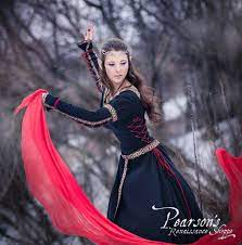lady hunter i just like this dynamic shot hunter dress fantasy dress medieval dress