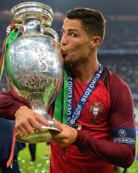1960 non qualificata 1964 non qualificata 1968 non qualificata 1972 non. Jose Mourinho In Pigiama Cristiano Ronaldo E Gli Altri Le Immagini Della Festa Del Portogallo E Gli Sfotto In Rete Corriere It