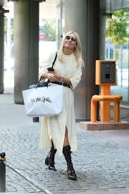 Wszyscy zwrócili uwagę na jej świetną formę, choć wiele osób uważa, że ostatnio za bardzo schudła. Agnieszka Wozniak Starak Wychodzi Z Dzien Dobry Tvn Zalozyla Najmodniejsze Buty Na Jesien 2020