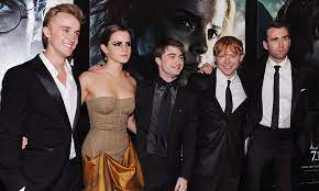 Would you like to know some fun facts about the cast of harry potter? Emma Watson Reveals That The Harry Potter Gang Are Still In Touch Hello