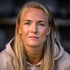 Anna Lindblom (@annaalindblom)