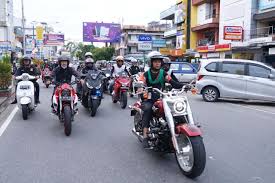 Video ustadz abdul somad (uas) naik moge dikomentari triawan munaf : Foto Uas Keliling Pontianak Naik Moge Harley Davidson Kumparan Com