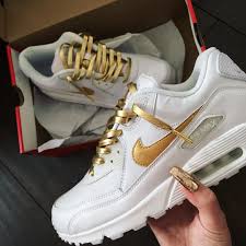 Ourfa Zinali On Instagram I Wanted An All White Air Max 90 Custom With A Gold Swoosh And Leather Laces And Sneakerkraft Made It Happe Skor Klader Pinterest