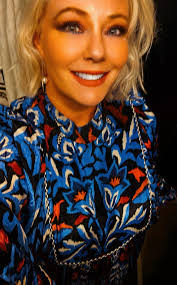 Lisa Tullis's Instagram, Twitter & Facebook