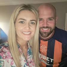 Leanne Rollins's Instagram, Twitter & Facebook