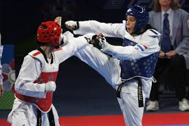 Aaron cook (olympian) and reshmie oogink (world champ) try 2020 armor first time. Taekwondoka Oogink Draagt Vlag In Bakoe Foto Ad Nl