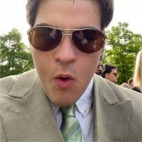 100+ perfiles de «Bayham»