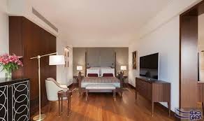 تجديد جناح الأحلام في فندق أوبروي المثبر في نيودلهي يعتبر جناح كوهينور في فندق أوبروي في نيودلهي الخيار المفض Oberoi Hotels Classic Chandeliers Renovations