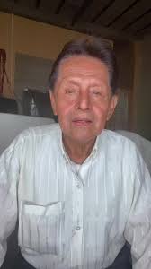 Un calido saludo de fin de año para todos mis seguidores 🎉🍾🎊. Feliz Año  Nuevo Gente🎉🎤👑#Elreydelascantinas #JulioSolano