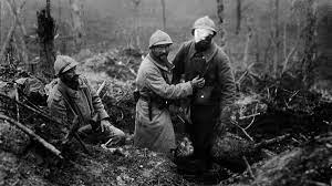 Lieux incontournables, idées de séjour, itinéraires, infos pratiques et culturelles du chemin des dames et les bonnes adresses du petit futé pour se restaurer, sortir, se loger et photos du chemin des dames. Senegalese Tirailleur And French Infantry Chemin Des Dames Between 1915 And 1918 1200x675 Historyporn